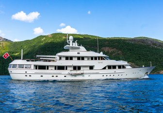 Sheergold Yacht Charter in Greater Antilles