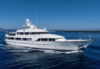 Sheergold Yacht Charter in Bahamas
