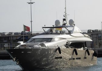 Quasar Yacht Charter in Antiparos
