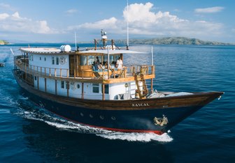 Rascal Yacht Charter in Raja Ampat