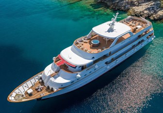 Il Mare yacht charter Custom Motor Yacht