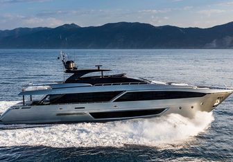 Don't Worry yacht charter Riva Motor Yacht
                                    