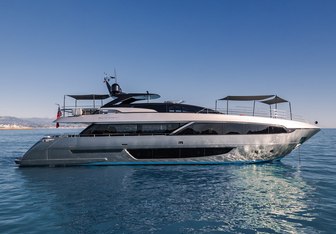 HP6 Yacht Charter in West Coast Italy