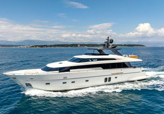 Calm Yacht Charter in South of France
