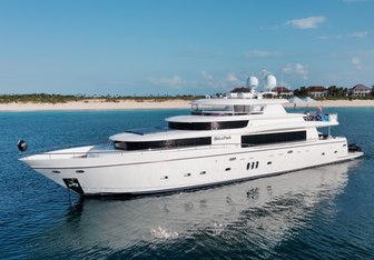 She's A Peach Yacht Charter in Martinique