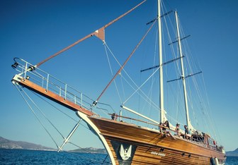 Entre Cielos Yacht Charter in Mykonos