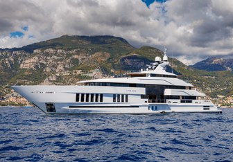 Life Saga Yacht Charter in Shroud Cay