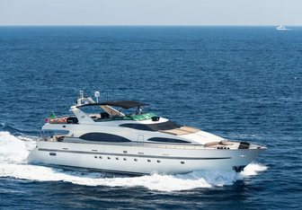 Accama Delta yacht charter Azimut Motor Yacht