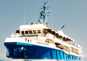 Kudanil Explorer Yacht Charter in Flores