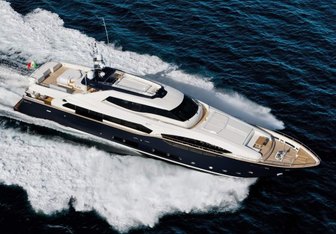 Vela yacht charter Custom Line Motor Yacht
                                    