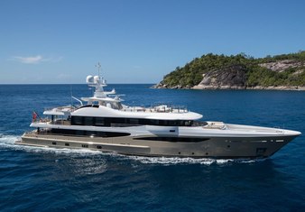 Amigos charter yacht