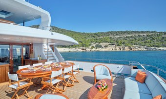 Mia Zoi yacht charter lifestyle
