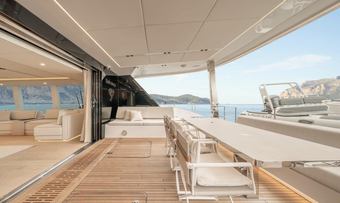 Kutsunga yacht charter lifestyle