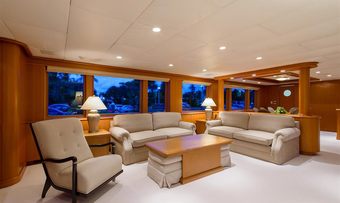Crescendo IV yacht charter lifestyle