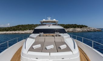 Experience yacht charter lifestyle