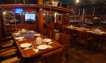 BAHRIYELI D yacht charter lifestyle
