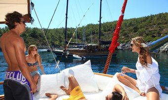 Aegean Cipper yacht charter lifestyle