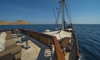 Alila Purnama yacht charter lifestyle