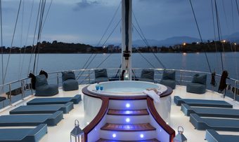 Queen Atlantis yacht charter lifestyle