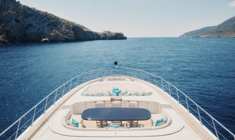Jomar yacht charter lifestyle