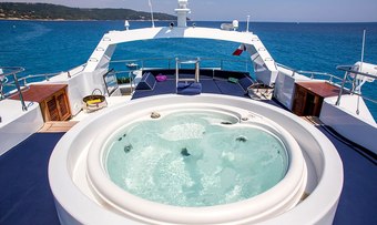 Miraggio yacht charter lifestyle