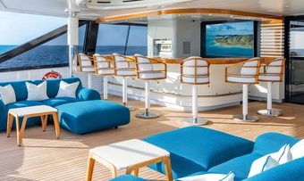 Amor a Vida yacht charter lifestyle
