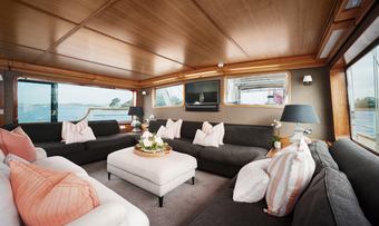 Southern Cloud yacht charter lifestyle