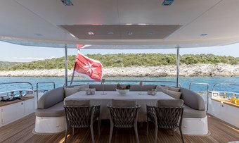 Experience yacht charter lifestyle