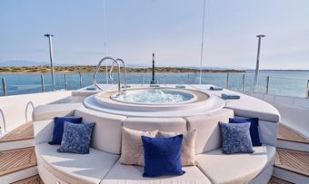O'Eva yacht charter lifestyle