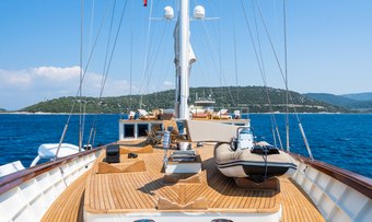 Yazz  yacht charter lifestyle