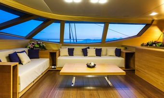 Huitane yacht charter lifestyle
