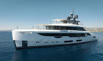 Maverick yacht charter Benetti Motor Yacht