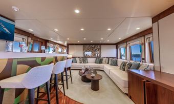 Tahi yacht charter lifestyle