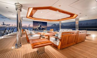 Batello yacht charter lifestyle