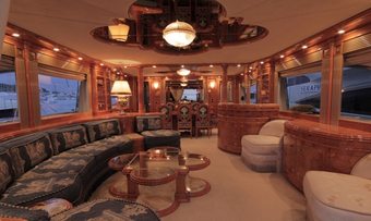 Virginia Mia yacht charter lifestyle