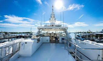 Jus Chill'N' yacht charter lifestyle