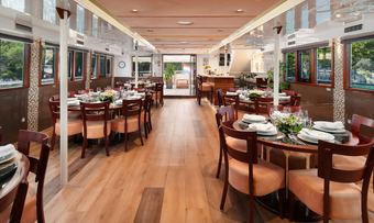 Queen Eleganza yacht charter lifestyle