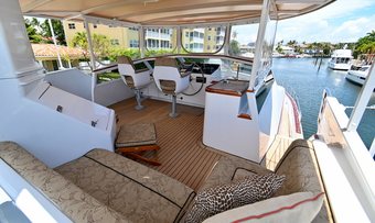 Captivator yacht charter lifestyle