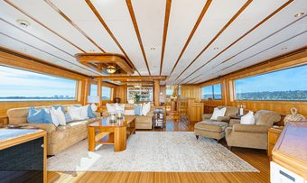 Dragonfly yacht charter lifestyle