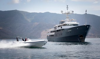 Aqua Blu yacht charter Brooke Marine Motor Yacht