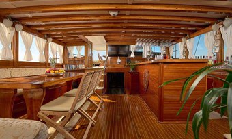 Linda yacht charter lifestyle