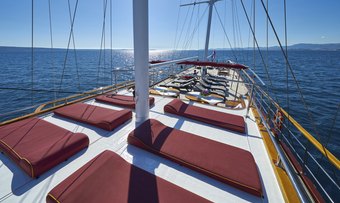 Cataleya yacht charter lifestyle