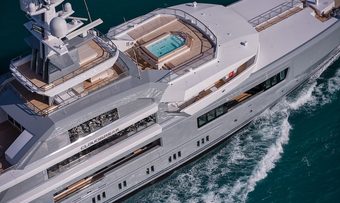 Cloudbreak yacht charter lifestyle