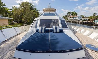 Heron yacht charter lifestyle