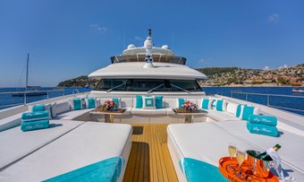 Soy Amor yacht charter lifestyle
