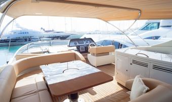 Dolce Mia yacht charter lifestyle