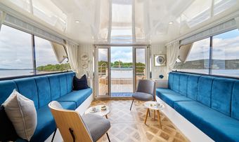 La Perla yacht charter lifestyle
