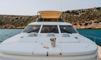 Sonrisa Septimo yacht charter lifestyle