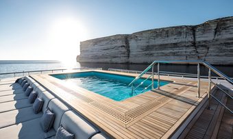 Mar yacht charter lifestyle
