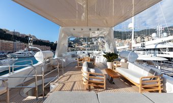 Palm B yacht charter lifestyle